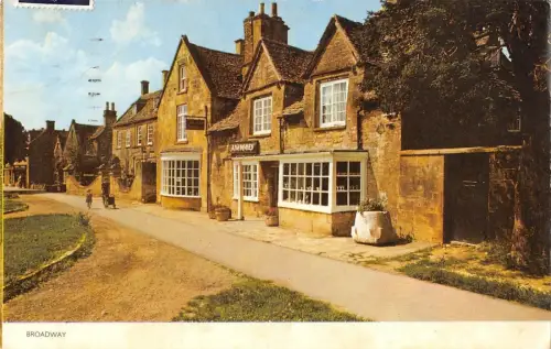 BR67056 Broadway UK 14x9cm