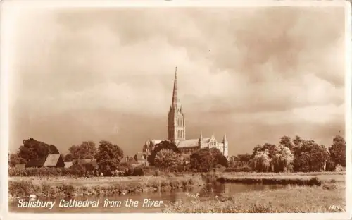 BR79829 Salisbury Kathedrale vom Fluss Echtfoto UK