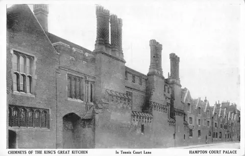 uk3205 chimneys of the king's great kitchen hampton palace london echtfoto uk