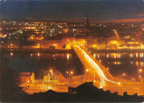 B102164 derry historische Stadtspiegelungen am Fluss Nordirland