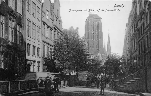 BG32610 jopemgasse mit blick auf die frauenkirche danzig danzig polen