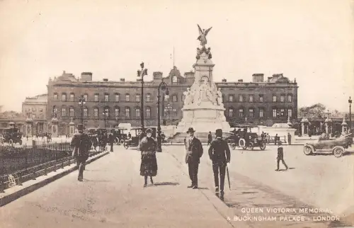 uk14502 queen victoria memorial and buckingham palace london real photo uk