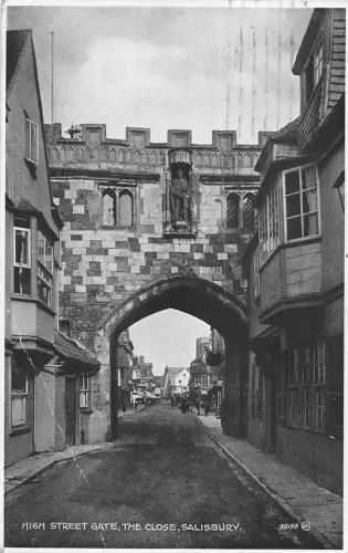 BR80942 High Street Gate The Close Salisbury Echtfoto UK
