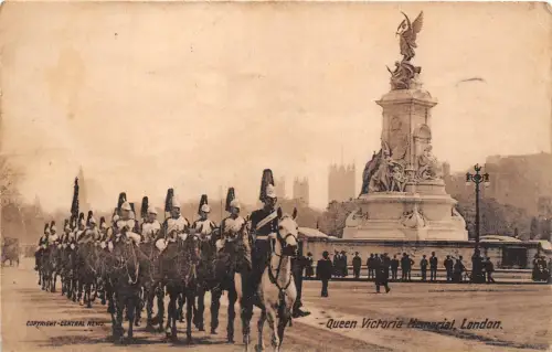 BR60528 queen victoria memorial military london uk