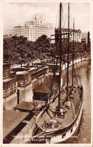 B89800 thames embankment shell savoy hoel london ship bateaux uk