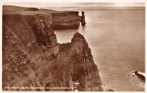 uk2842 thurl gate and coastline scotland real photo uk John o' Groats