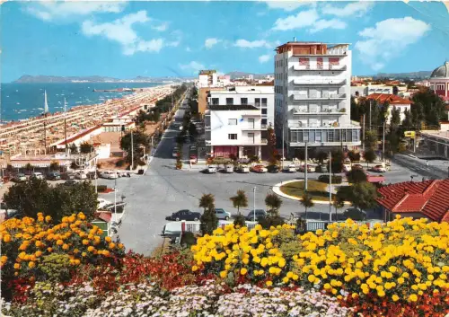 B33960 Riviera Adriatica Riccione Hotels Meerpromenade und Strand Italien