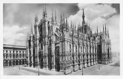 B3826 Italy Milano Duomo Front/Back Scan