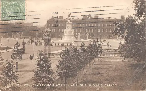 uk4024 queen victoria memorial and buckingham palace london real photo uk