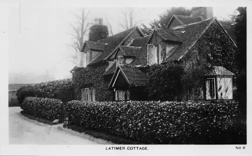BR64708 Latimer Cottage Echtfoto UK