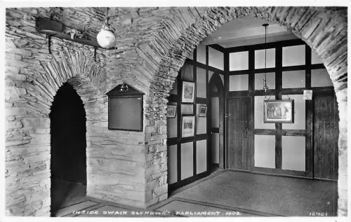 uk40675 inside owain glynderwr parliament wales real photo uk