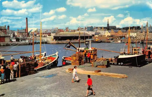 BR67033 Arbroath Hafen Schottland 14x9cm