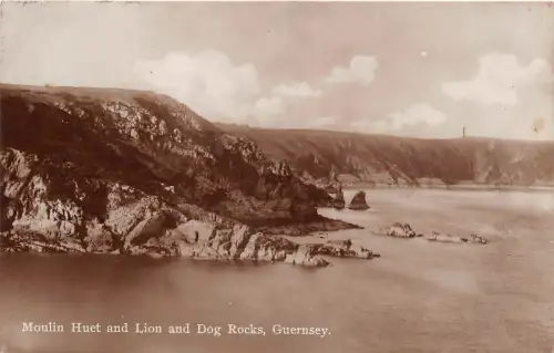 BR61992 Moulin Huet und Löwe und Hund rockt Guernsey Echtfoto UK