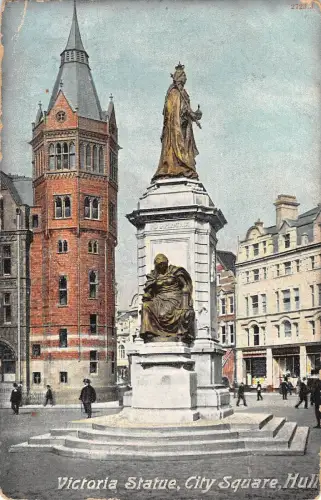 BR97586 victoria statue city square hull uk