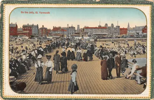 uk33533 on the jetty gt yarmouth uk