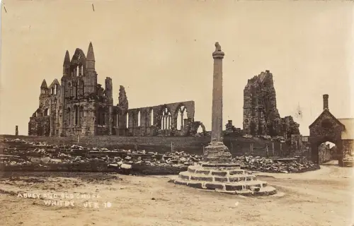 uk40644 abbey and old cross whitby uk