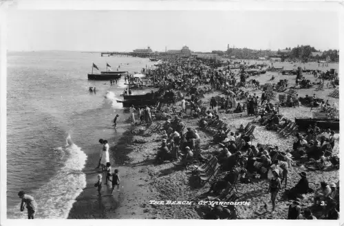 uk41535 the beach gt yarmouth real photo uk