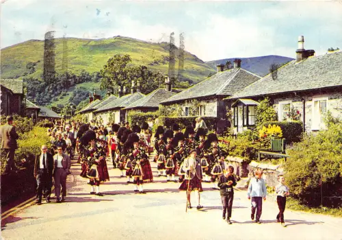 uk4771 reife band in luss village loch lomond dubartonshire scotland uk