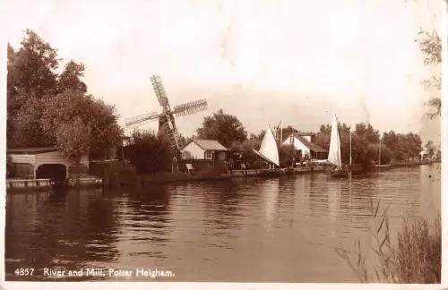 BR97420 River and Mill Potter Heigham Echtfoto Windmühle Mühle UK