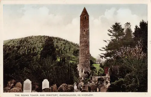 uk28948 runder Turm und Friedhof Glendalough Wicklow Irland Echtfoto