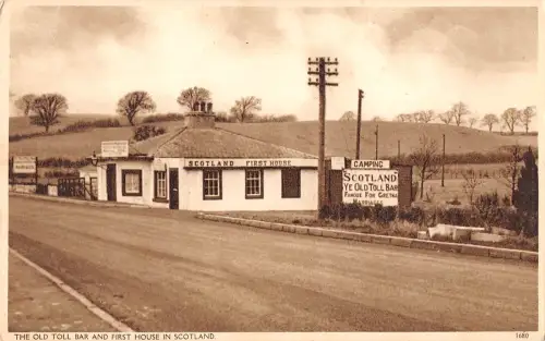 uk28654 alte Mautleiste und erstes Haus in Schottland Echtfoto UK