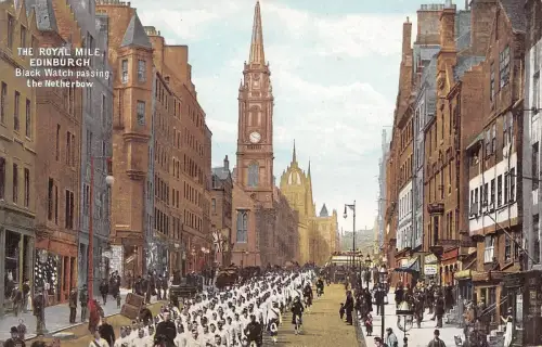 BR93524 the royal mile edinburgh black watch passing the neetherbow scotland