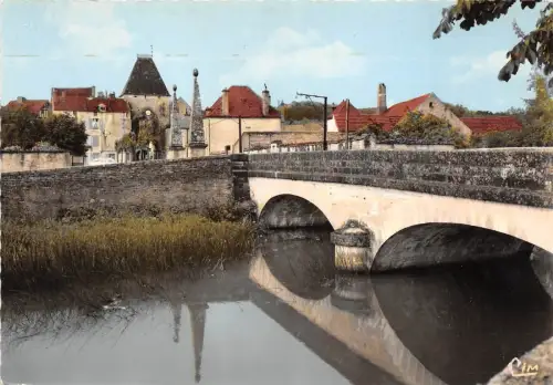 BF30295 noyers sur serein yonne pont sur le serein et p france