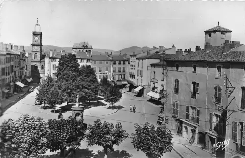 BR39182 Issoire place de la republique france