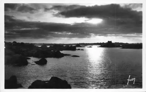 BR42603 Ploumunach coucher de soleil sur le goulet france