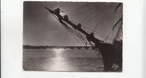 BF26474 bordeaux gironde lever de soleil sur la garonne france front/back image