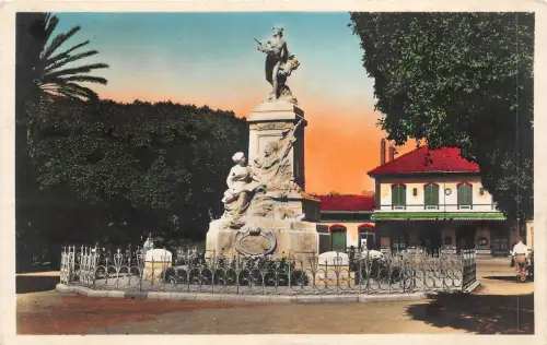 br106585 la gare et le monument ph thomas tunisia tunisie africa
