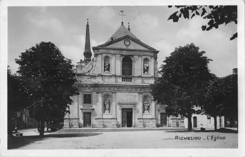 BR53644 Richelieu l eglise Frankreich