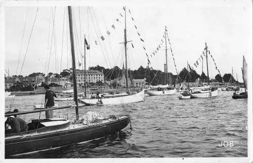 BR50989 Benodet le port ship bateaux France