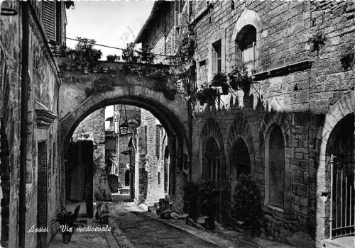 BR7044 Mittelalter Straße Assisi Italien