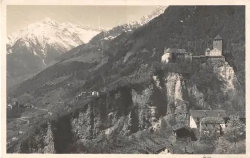 B107253 Italien Meran Castello Schloss Tirol Panorama Schloss Echtfoto UK