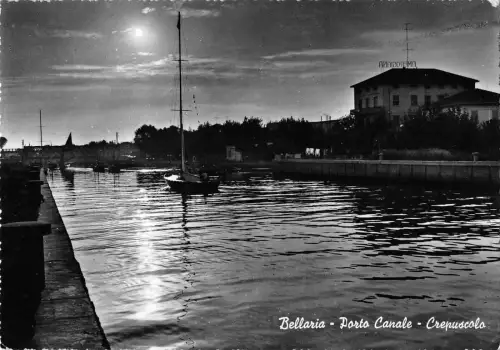 BR47623 Bellaria Hafenkanal Crepuscule Italien