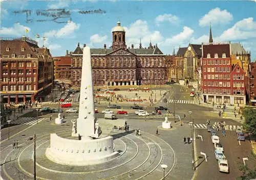 BG5408 amsterdam dam met koninklijk paleis en national monument car netherlands