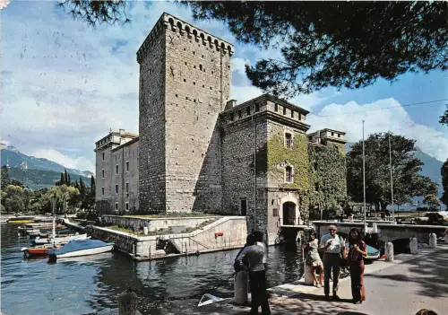BG28100 riva lago di garda la rocca italy