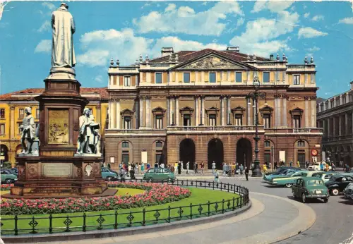 B52377 Milano Teatro a Piazza della scala italy