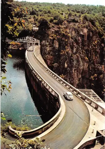 BT10595 Barrage de sarrans la truyere car voiture France