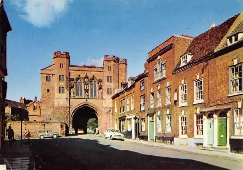 BR92223 the edgar tower worcester car voiture uk