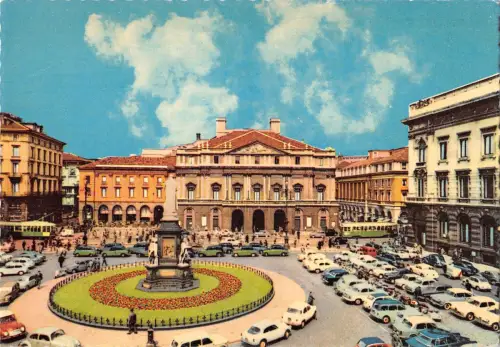 BT2768 Piazza della Scala car voiture Milano Italy