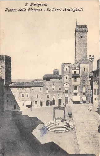 B22741 San Gimignano Piazza della Cisterna italy
