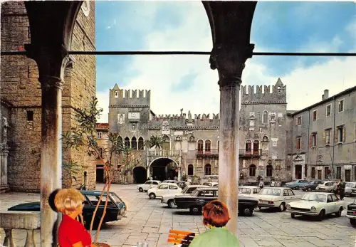 BF39714 Koper Kroatien Auto Möbel Oldtimer