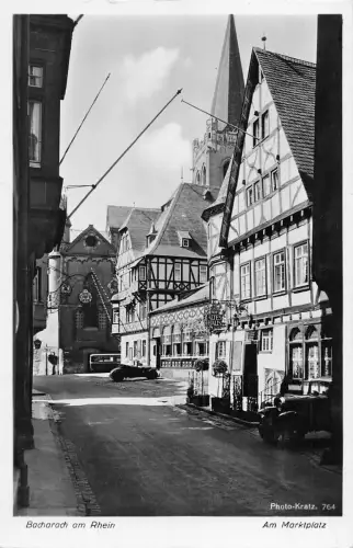 B95813 bacharach am rhein am marktplatz auto möbel echtfoto deutschland