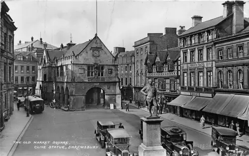B89455 the old market square clive statue shrewsbury car voiture uk