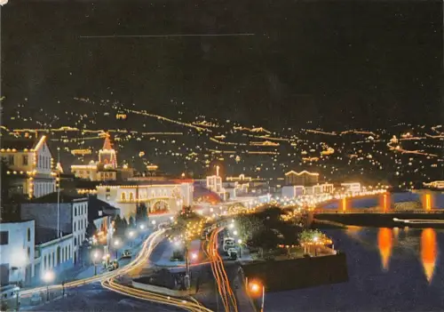 B96468 die Stadt in der Nacht von s silvestre funchal Madeira Portugal
