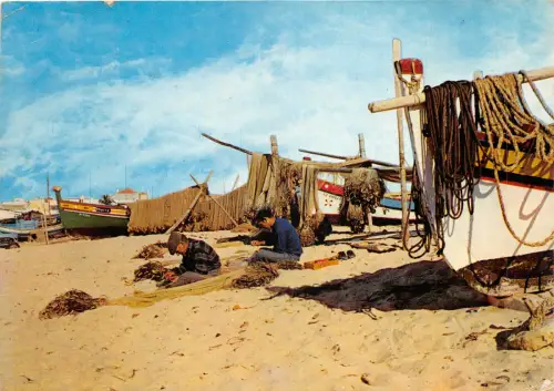 Lot269 Algarve Portugal Fischer reparieren die Fischernetze