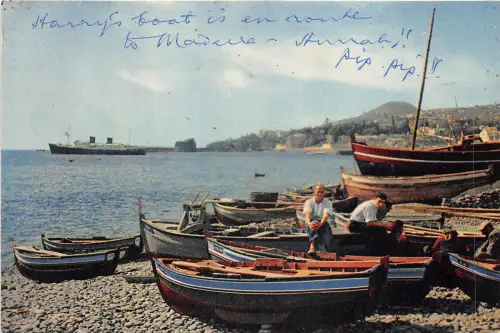 Lot101 Madeira Ruderboote am Strand mit m v Venus in Port Portugal
