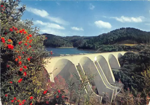 BR14404 Barrage de Grandval Cantal france